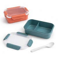 Conteneurs de préparation de repas en plastique monocouche de 970 ml, vente en gros OEM, avec plateau à 2 compartiments et couvercle ventilé pour réchauffage au micro-ondes