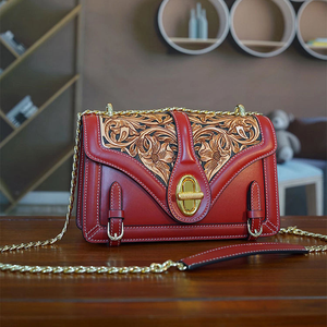 กระเป๋าถือสะพายไหล่ทรงสี่เหลี่ยม ดีไซน์หรูหรา ประดับดอกไม้ สายโซ่  หนังแท้ 100%  ทนทาน กันน้ำ  พร้อมโลโก้สั่งทำพิเศษ - Product Image 6