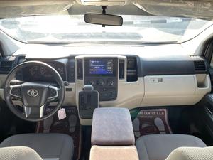 Phares neufs/d'occasion pour Toyota Hiace 2025 (spécifications GCC) à vendre - Product Image 2