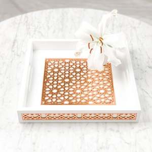 Plateau de service en résine de qualité supérieure fabriqué à la main, pièce unique avec une qualité et un matériau extra optimales à un prix très élevé - Product Image 4