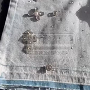 กางเกงขาสั้นลำลองสำหรับผู้ชายกางเกงขาสั้นประดับพลอยเทียมสีโลโก้แบบกำหนดเอง - Product Image 4