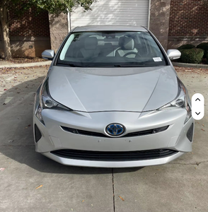 Toyota Prius d'occasion - 2017 - Argent - avec système de navigation - Product Image 1