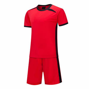 Vêtements de football de haute qualité conçus sur mesure pour hommes, kit complet d'uniforme avec sublimation de logo sur des vêtements de sport de football en polyester - Product Image 6