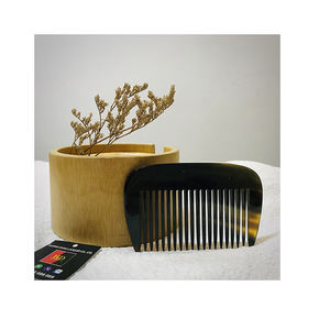 หวีแกะขนสัตว์ทำมือ ฮวงตัง ขนาด 38 มม. คุณภาพสูง หรูหรา จากเวียดนาม สำหรับใช้ในโรงแรม - Product Image 1