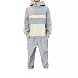 Chándal de nailon personalizado para hombre, chándal de entrenamiento con cremallera y logotipo personalizado, conjunto de chándal cortavientos de 2 piezas para hombre - Product Image 1