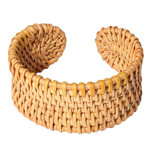 Bracelet de manchette en rotin d'été du Vietnam pour femmes, cadeau de beauté géométrique - Product Image 1