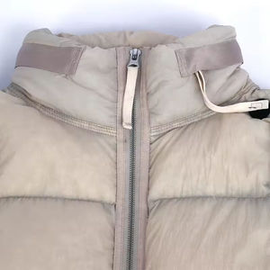 Veste matelassée beige pour homme, col montant, fermeture éclair sur le devant, coupe décontractée, écologique, à capuche, 100 % polyester, manches classiques - Product Image 2