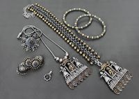 Ensemble de collier double ton de qualité supérieure avec pendentif chaîne assorti, Jhumkas, bague, nez et bracelets parfaits pour les festivals
