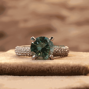 Anillo de Compromiso de Plata de Ley con Moissanita Azul de Corte Redondo, 3 Hileras de Acentos Solitarios, Engaste de Puntas para Mujer - Product Image 1