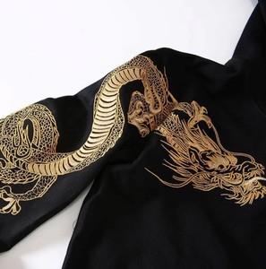 เสื้อฮู้ดมังกรสีทองปักลายยูนิเซ็กส์เสื้อสวมหัวทรงโอเวอร์ไซส์เสื้อมีฮู้ดปักโลโก้ตามสั่งสำหรับผู้ชายและผู้หญิง - Product Image 2