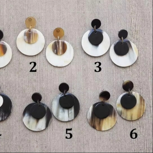 Nuevo diseño, pendientes de gota de cuerno de búfalo de agua ecológicos, joyería de moda pulida, estilo de amor, pendientes de cuerno artesanales naturales a granel - Product Image 1