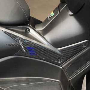 Adesivi Decorativi per Serbatoio Yamaha Xmax 125-300 2023 per Decorazione Moto - Product Image 1