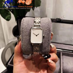 Montre décontractée pour femme en quartz diamanté, bracelet élégant en acier inoxydable, design sportif et tendance - Product Image 1