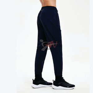 กางเกงวิ่งของผู้ชายผ้าโพลีเอสเตอร์แห้งเร็วระบายอากาศได้ดีโลโก้ตามสั่ง - Product Image 4