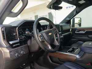 USADO, Silverado 3500HD High Country 2024, Cabina Doble, Diésel, Tracción en las Cuatro Ruedas, Volante a la Izquierda, Interior Oscuro, Asientos de Cuero, ACC - Product Image 2