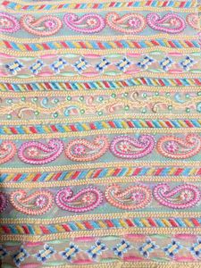 Tissus de broderie de luxe pour la mode et la décoration intérieure personnalisées Choisissez parmi le coton, le lin, la soie et les mélanges synthétiques de qualité supérieure - Product Image 5