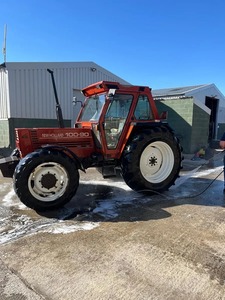 Fiat New Hollandd 100-90 4WD 1999 UK tracteur Livre de bord complet ici 40k Boîte de vitesses 2800 h Cabine super confort Pneus arrière 60% - Product Image 3