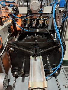 เครื่องเป่าขวดอัตโนมัติ 4 ช่องสำหรับงานอุตสาหกรรม DIY ผลิตขวดได้ 3500 ขวด/ชั่วโมง ปรับแต่งได้ตามความต้องการ OEM/ODM เครื่องทำขวดพลาสติก รุ่นที่ 1 - Product Image 4