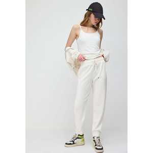 Blusa Casual Blanca Entallada con Cuello en V, Hombros Descubiertos y Logotipo Frontal - Product Image 4