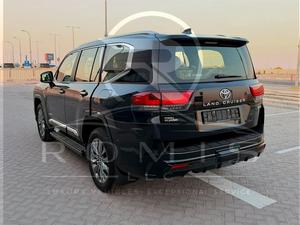 Toyota Land Cruiser SUV 2026 Nero 7 Posti Fari a LED Trasmissione Automatica Pneumatici R20 Interni in Pelle - Product Image 4