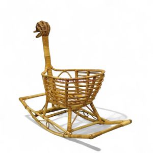 เก้าอี้โยกหวายสานมือสำหรับเด็ก ดีไซน์โค้งมน นุ่มนวล พร้อมผิวสัมผัสธรรมชาติ จากประเทศเวียดนาม - Product Image 3