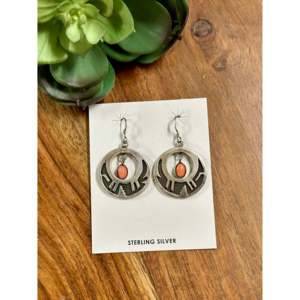 Boucles d'oreilles pendantes vintage en argent sterling et corail rose Navajo, motif floral géométrique, or 18 carats, perle et diamant, idéales pour mariage et soirée - Product Image 1