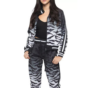 Survêtement de qualité supérieure personnalisé avec logo par sublimation pour femmes, vêtements de sport à capuche pour l'hiver, motif uni - Product Image 1