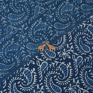 Tela de algodón índigo orgánica india estampada a mano con diseño tradicional, tela ligera para cortinas y bolsos. - Product Image 5