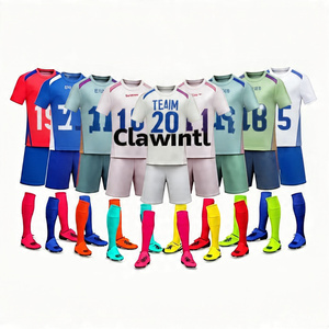 Ensembles d'uniformes de football unisexes au design personnalisé Dernier jeu complet en polyamide à séchage rapide Fabricant de gros - Product Image 3