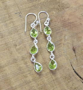 Boucles d'oreilles en argent Sterling 925 péridot vert élégant 3 crochet de pierre Design fait à la main bijoux en pierres précieuses naturelles cadeau pour elle - Product Image 1