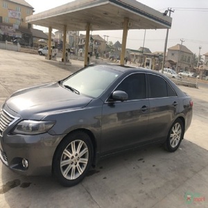 Usado 2018 2019 2020 2021 2022 2023 2024 Nuevo Toyota Camry 2.5Q Tayota Camry Gasolina Coches Compra al por mayor con envío rápido - Product Image 1