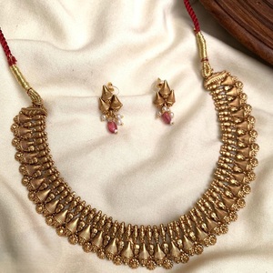 Design exclusif polonais antique de style simple avec collier plaqué or serti de boucles d'oreilles pour la collection de vêtements de mariage pour les femmes - Product Image 1