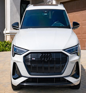 TOP VÉHICULES D'OCCASION LHD/RHD 2022 A U D I E-TRON QUATTRO CHRONOS EDITION - Product Image 1