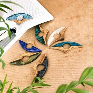 Support de page de livre en résine et en bois, poignée pour les doigts, accessoire de lecture durable et confortable, parfait pour les livres, les journaux d'étude et les romans - Product Image 5