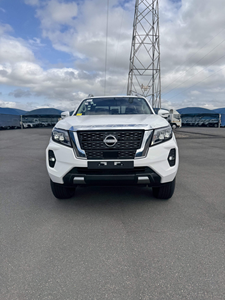 Camioneta Nissan Navara Doble Cabina 2.5 LE Plus 4X4 Usada 2025 con Transmisión Manual - Product Image 5