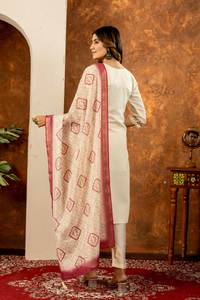 Conjunto de Kurta y Pantalón Bordado para Mujer con Dupatta Estampada de Diseñador - Product Image 4