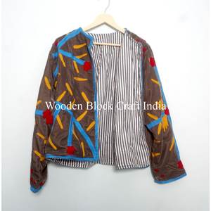 Veste en velours Suzani à broderies florales, look incroyable, veste d'hiver, manteau pour femmes, veste courte Suzani pour femmes - Product Image 5