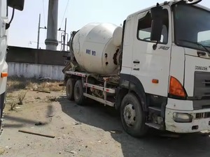 Camión hormigonera de carga automática Premium, bomba autocebante de motor diésel Yuchai, alta eficiencia operativa, modelo 2024 SIONTRUK - Product Image 4