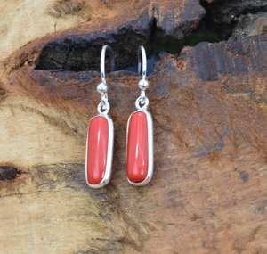 Boucles d'oreilles en argent sterling 925 avec corail rouge, sertissage en bézel, bijoux en pierres précieuses faits à la main, boucles d'oreilles en pierre naturelle, cadeau - Product Image 1
