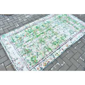 Alfombra vintage de 3.9x7.3 pies (119x222 cm), alfombra turca con motivos de plantas y árboles verdes - Product Image 2