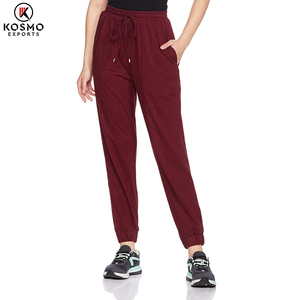 กางเกงวอร์มเอวกลางของผู้หญิงกางเกงลำลองแบบเชือกผูกเชือกผ้าไม่ทอพิมพ์ลายโลโก้ - Product Image 2