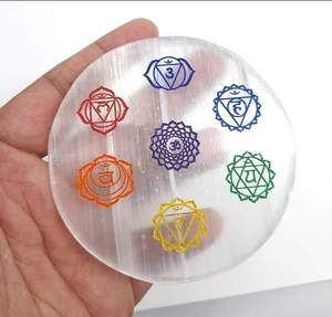 Plaque de charge en sélénite à sept chakras en gros Carte de charge en cristal gravé pour la guérison et l'équilibrage des chakras à vendre - Product Image 2