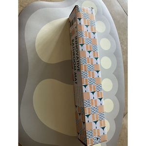 Tapis de salle de bain 21x28 pouces Tapis de toilette antidérapant en polyester doux et TPE Absorption d'eau élevée Design américain pour hôtels - Product Image 2