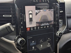 Voiture d'occasion fiable 2024 R-am 3500 Laramie 4 portes Crew Cab 4x4 SB - Product Image 4