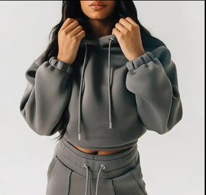 เสื้อฮู้ดดี้ผู้หญิงสไตล์คลาสสิก สีเขียว ทรงหลวม ไหล่ตก พิมพ์ลายกราฟิก ความยาวครอป ขายดี ยกกระชับ ป้องกันรอยยับ ระบายอากาศดี เหมาะสำหรับฤดูหนาว - Product Image 2