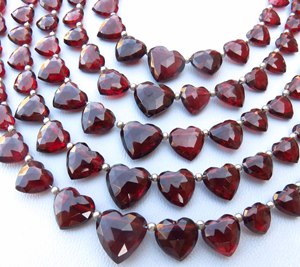 Cuentas de Granate de Mozambique Rojo de Alta Calidad, 7-10 mm, Talladas a Mano, Corte Facetado en Forma de Corazón, 25 Cuentas para Joyería - Product Image 4