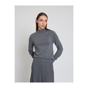 Suéter Clásico de Cuello Alto - Product Image 2