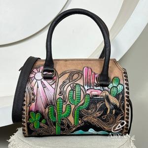 Sac de voyage en cuir artisanal de designer, sac de voyage moyen, cuir de vache de qualité supérieure, élégant, coloré, art peint de cactus, sac à main de voyage - Product Image 1