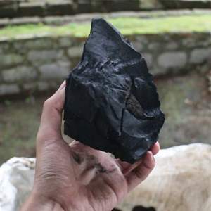Offre Spéciale sur Charbon de Bois Naturel de Mangrove Prêt à l'emploi – Charbon Noir Premium Fabriqué à partir de Bois Durs – En Vente - Product Image 4