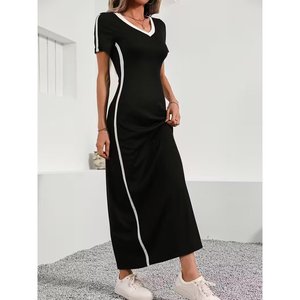 Robe longue en viscose à manches courtes et col en V pour femme avec détail rayé sur le côté, 36459 - Noir - Product Image 4